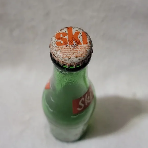 Vintage Unopened 1976 Ski soda bottle - Picture 3 of 8